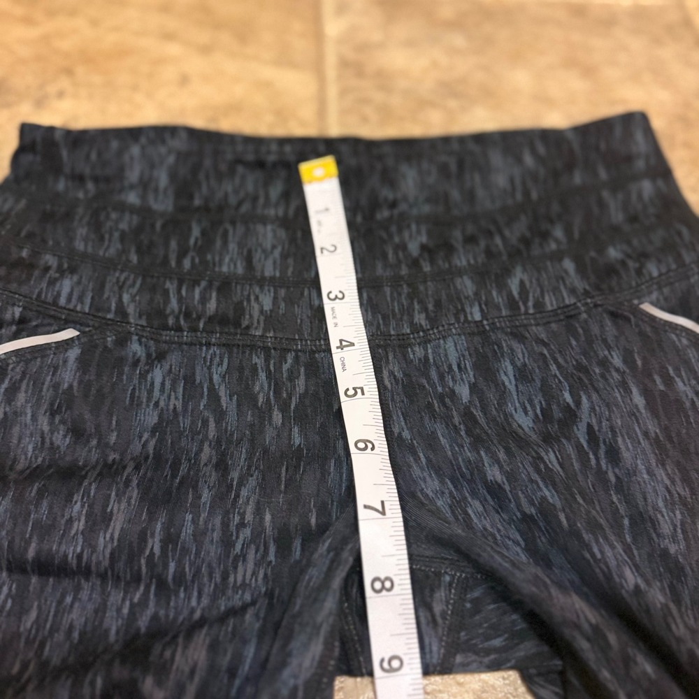 Athleta Womens XS Black Space Dye Cropped Running Capri Leggings Reflective Trim